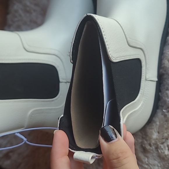 White Chelsea Boots Old Navy Women's size 10 - Picture 4 of 6